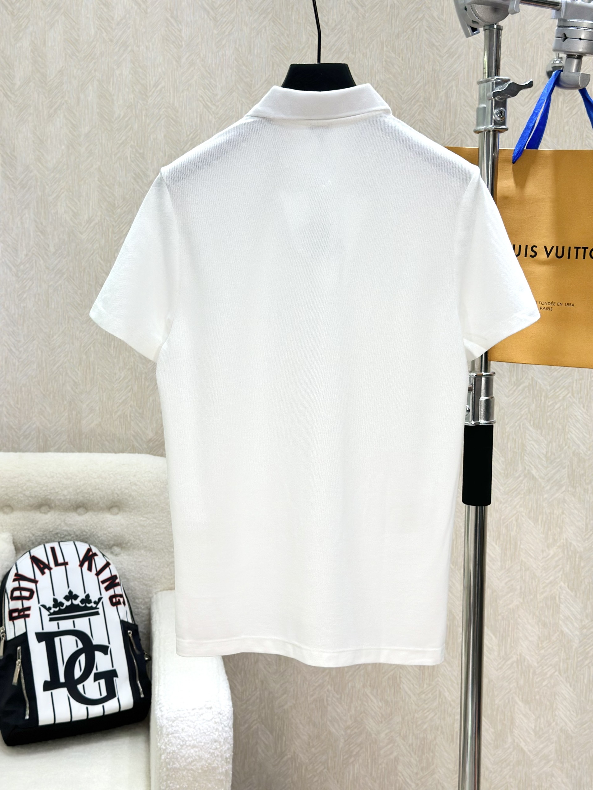 Áo polo Loewe LW trơn logo thêu cổ khuy Like Auth 1-1 on web VTN